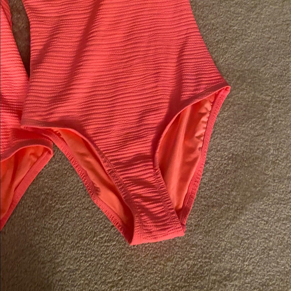 Sol borne NWT one piece size small lightly padded cups - Picture 3 of 11